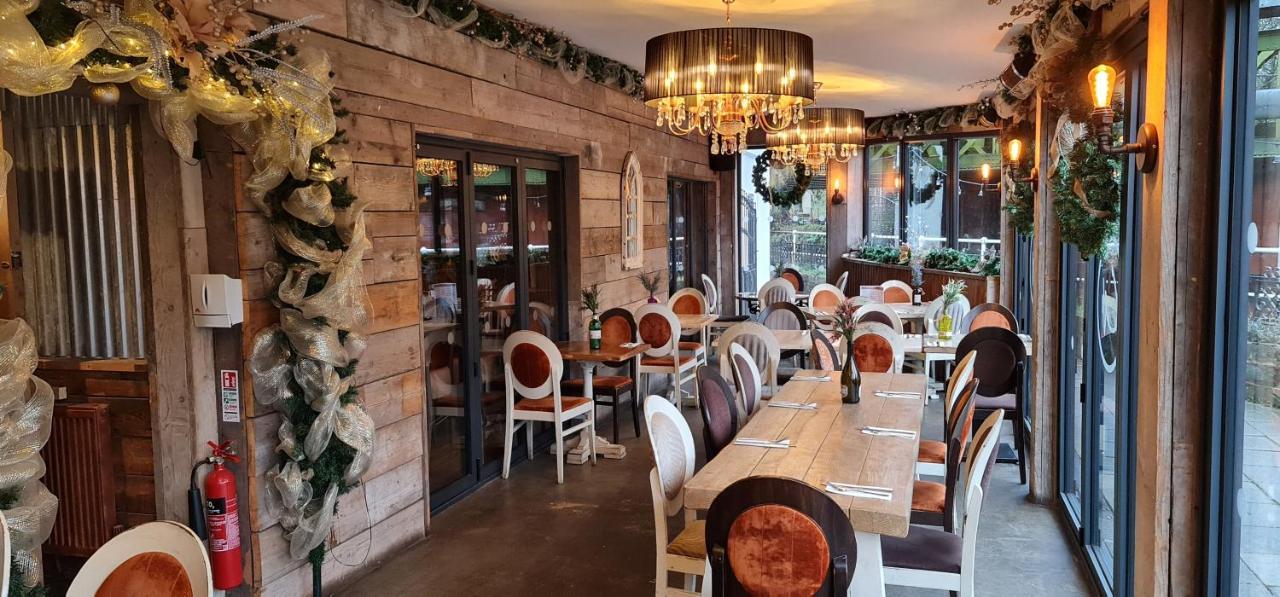The Waterside Bar, Rooms & Restaurant Swinton  Εξωτερικό φωτογραφία
