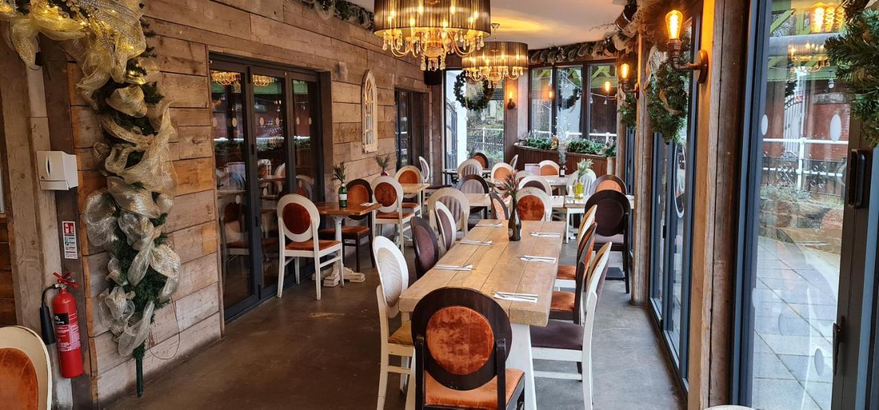The Waterside Bar, Rooms & Restaurant Swinton  Εξωτερικό φωτογραφία