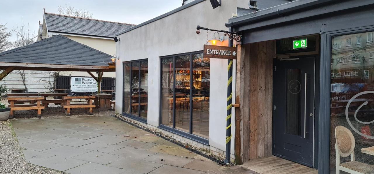 The Waterside Bar, Rooms & Restaurant Swinton  Εξωτερικό φωτογραφία