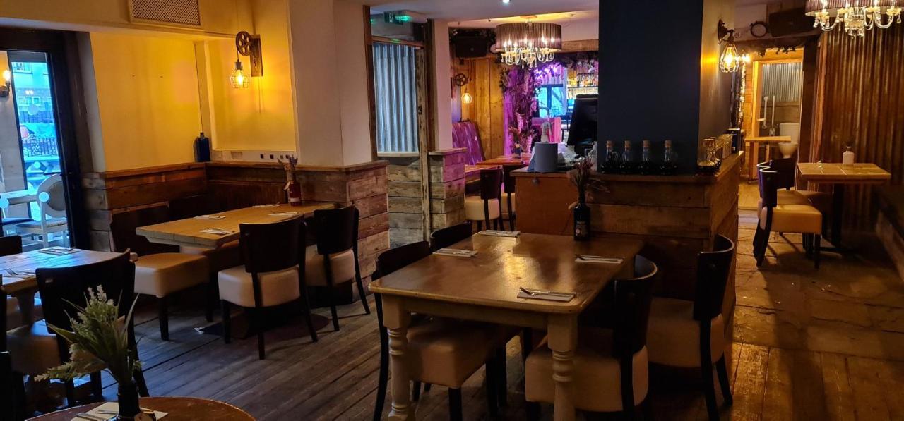 The Waterside Bar, Rooms & Restaurant Swinton  Εξωτερικό φωτογραφία