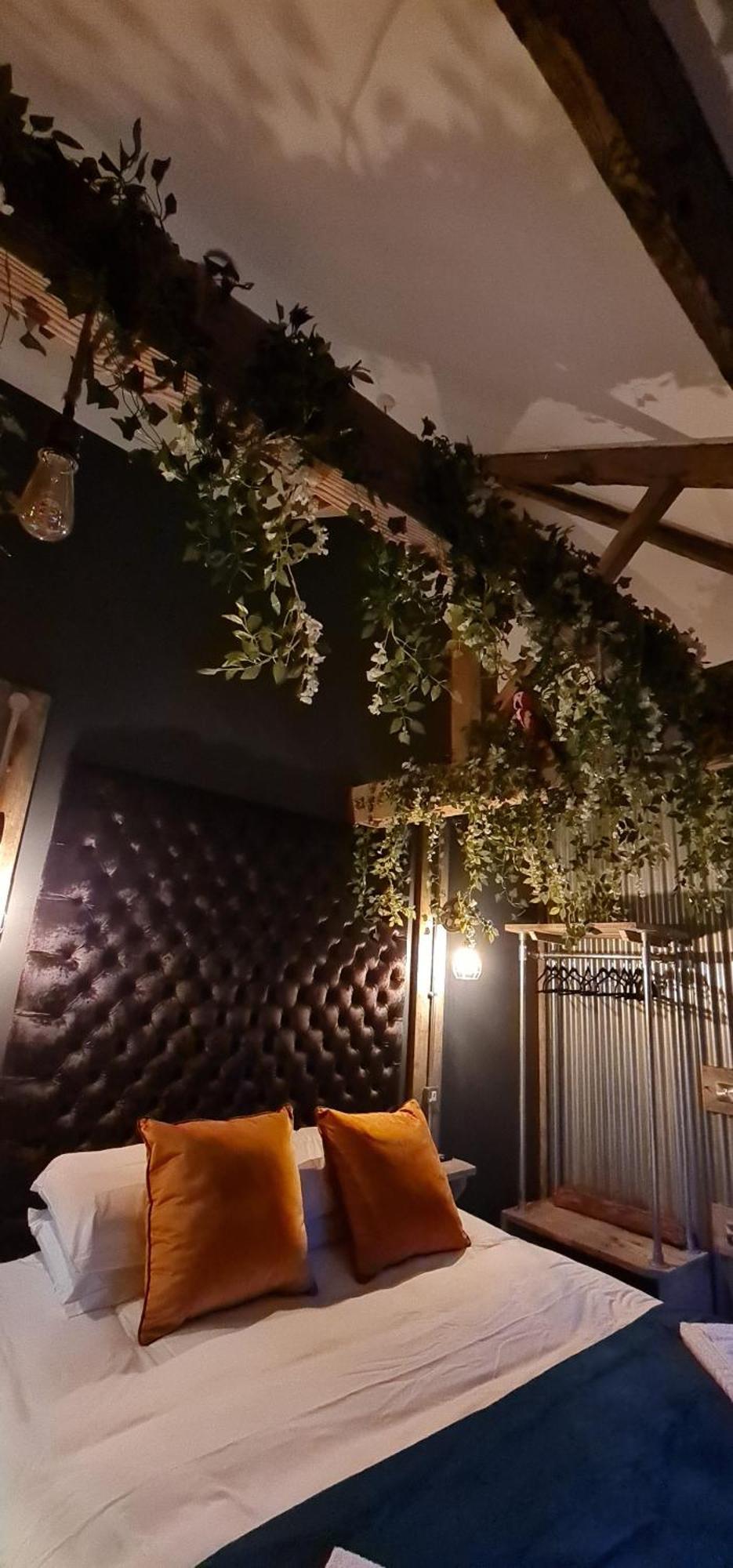 The Waterside Bar, Rooms & Restaurant Swinton  Δωμάτιο φωτογραφία